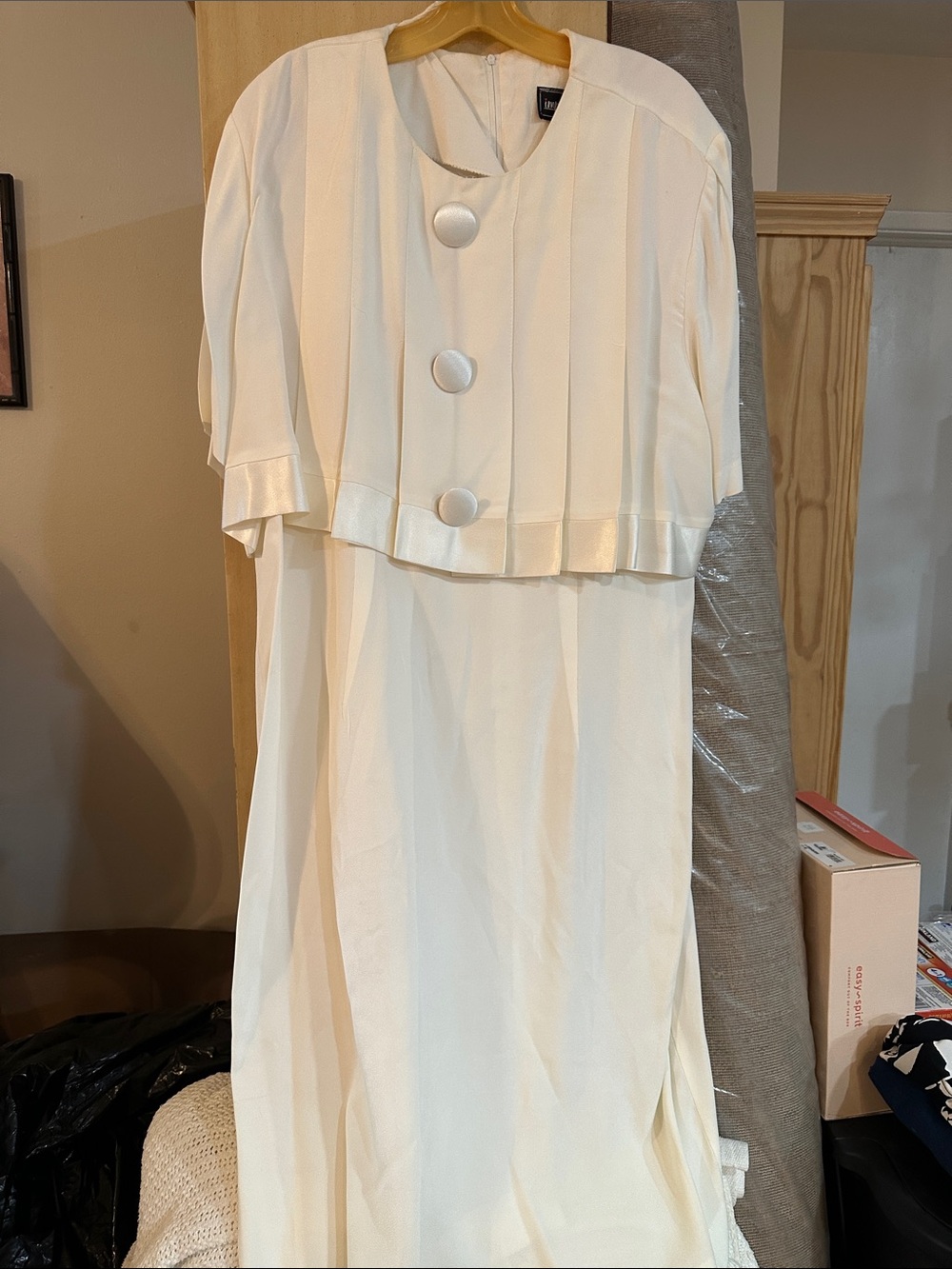 Impulsive Ivory dress with Decorative Label